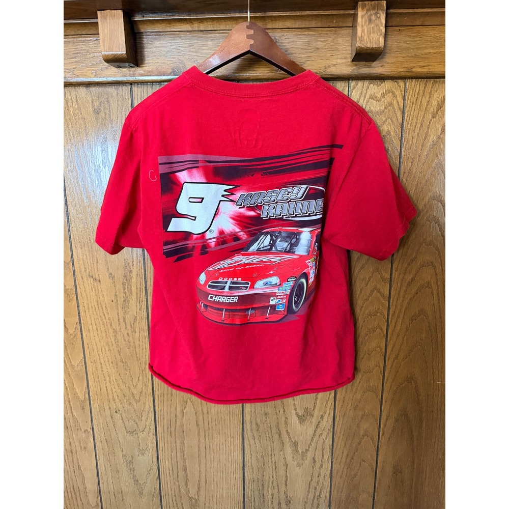 NASCAR Kasey Kahne Winners Circle Red Graphic T-Shirt Budweiser Dodge Cropped M - Picture 2 of 3